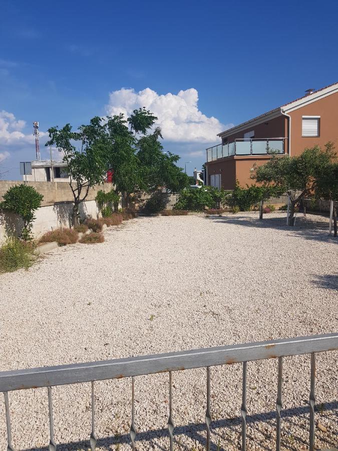 Apartament Astra Vir Zewnętrze zdjęcie